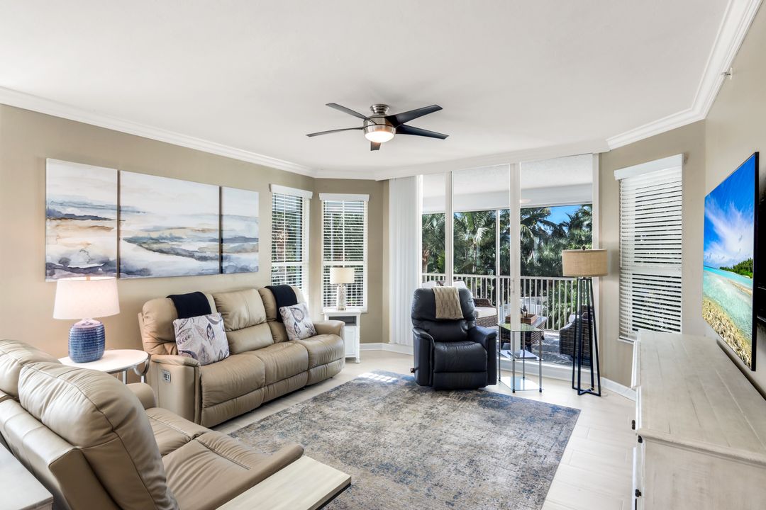 300 Dunes Blvd #201, Naples, FL 34110