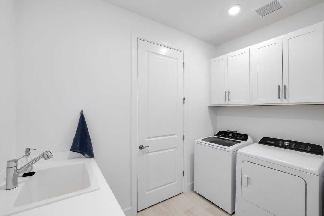 1944 Yellowfin Cir, Naples, FL 34114