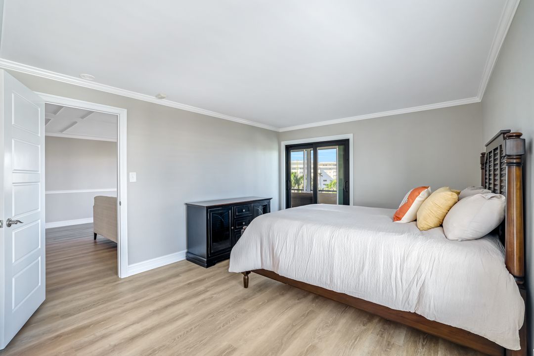 3430 Gulf Shore Blvd N #5J, Naples, FL 34103