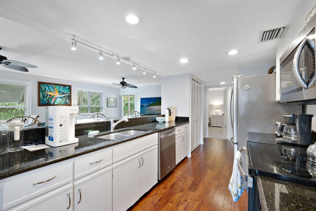 520 Club Side Dr #4, Naples, FL 34110