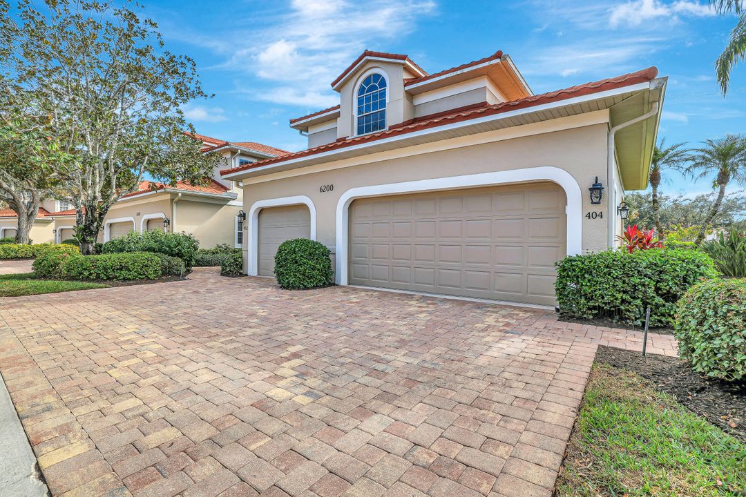 6200 Reserve Cir #404, Naples, FL 34119