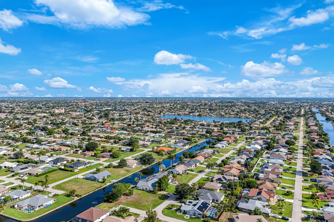 615 SE 19th Ct, Cape Coral, FL 33990