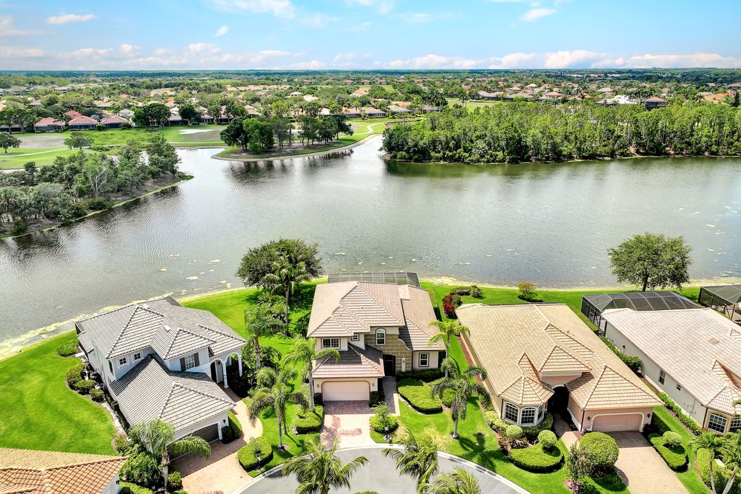 6172 Dogleg Dr, Naples, FL 34113