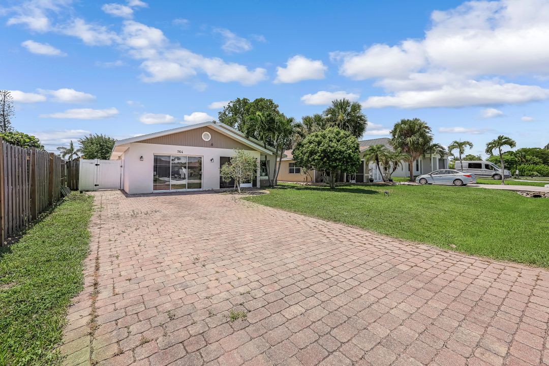 764 104th Ave N, Naples, FL 34108