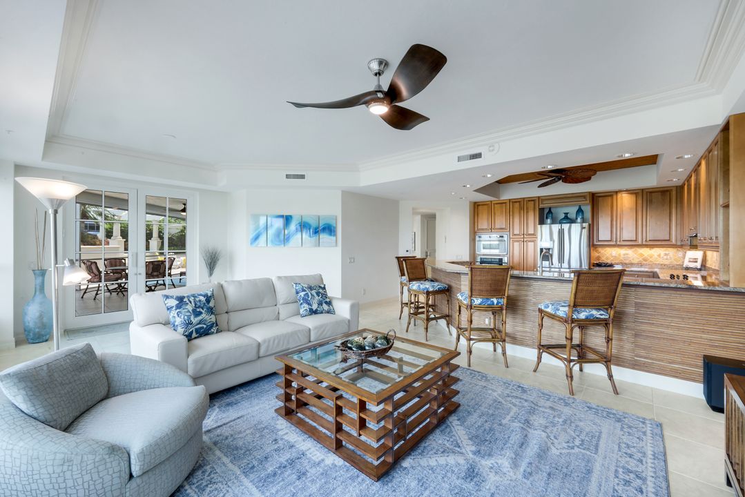 295 Grande Way #104, Naples, FL 34110
