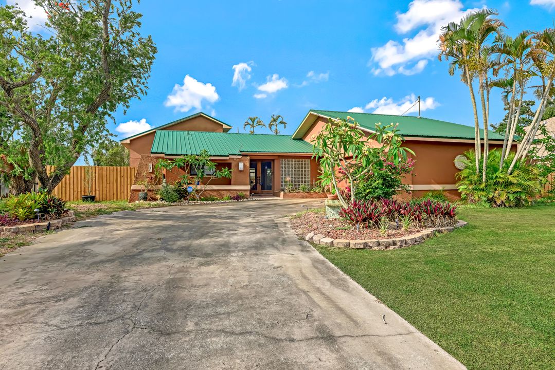 916 SE 30th Ln, Cape Coral, FL 33904