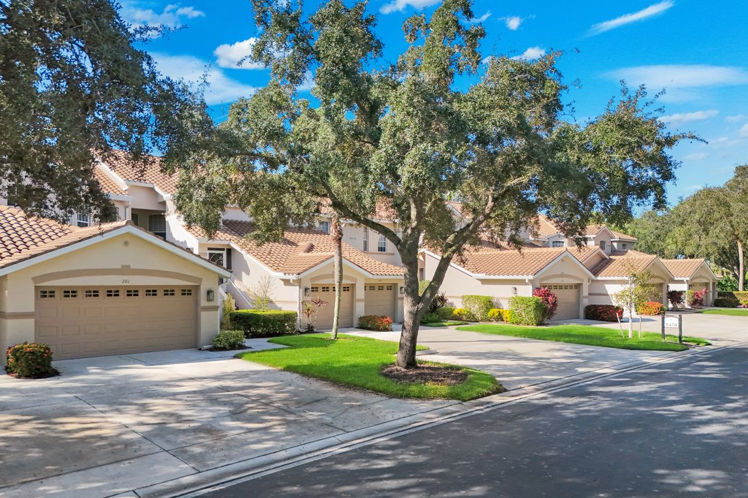 8470 Danbury Blvd #201, Naples, FL 34120