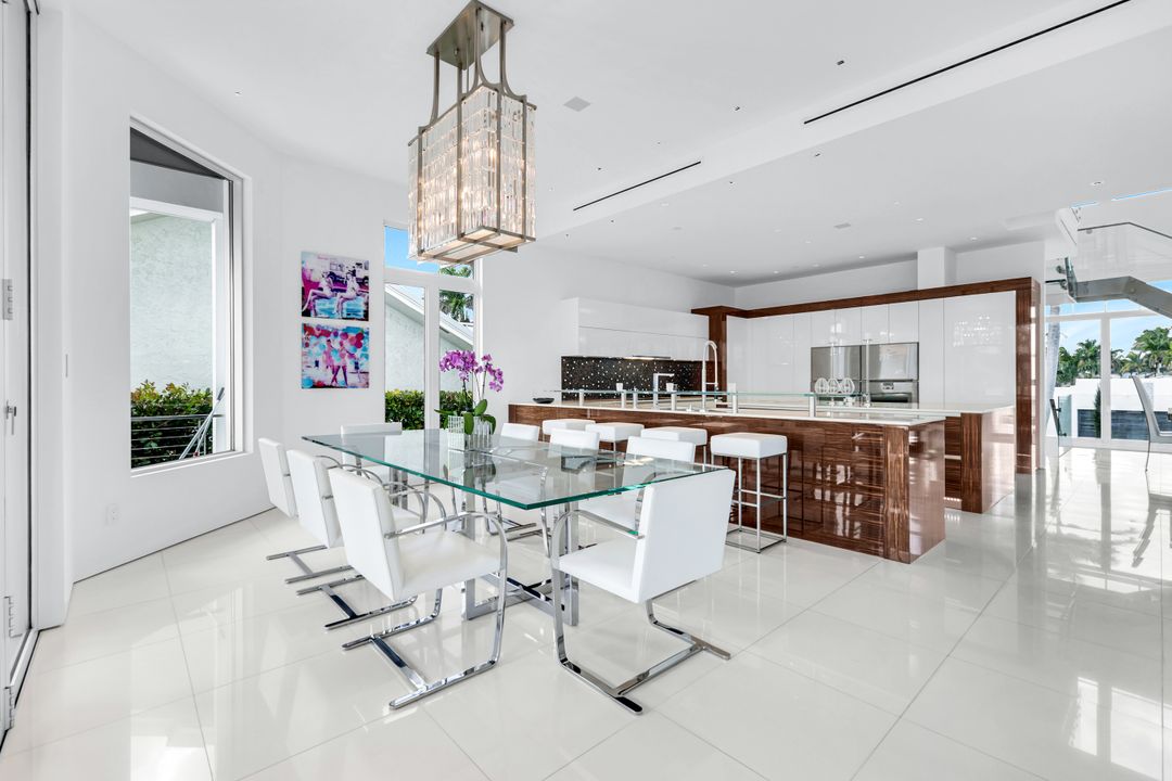 260 Channel Dr, Naples, FL 34108