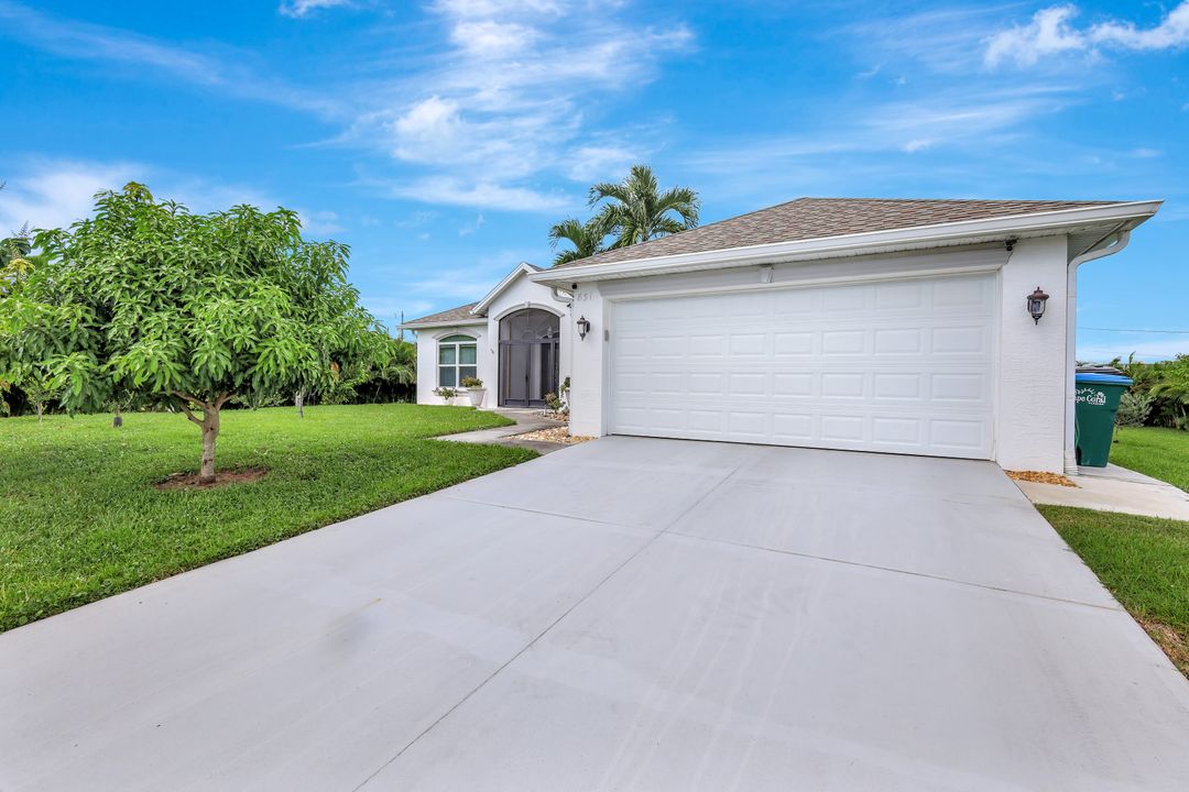 831 SW 17th Terrace, Cape Coral, FL 33991