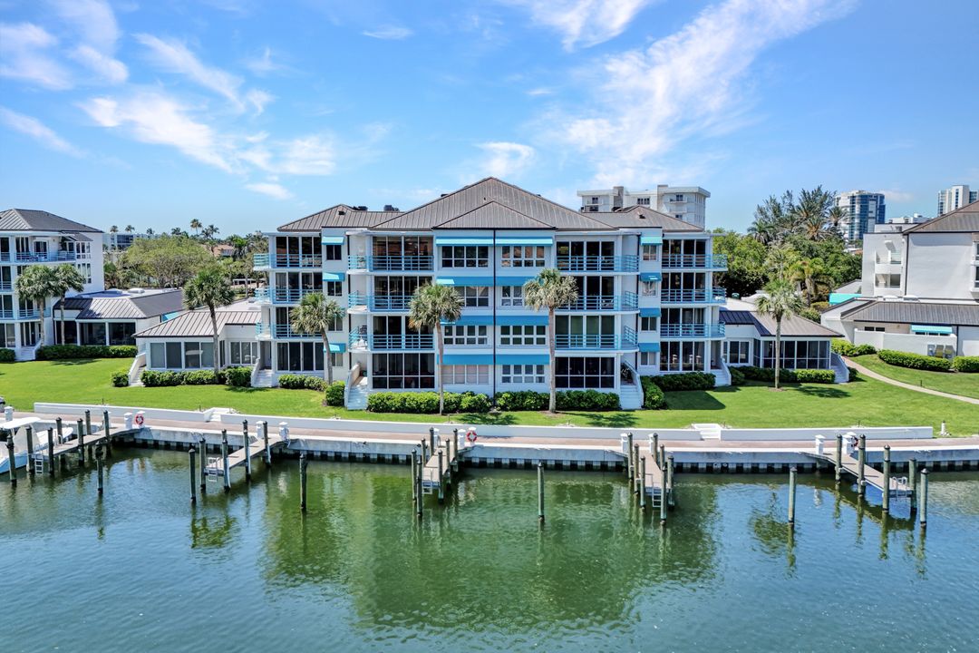 255 Park Shore Dr #341, Naples, FL 34103