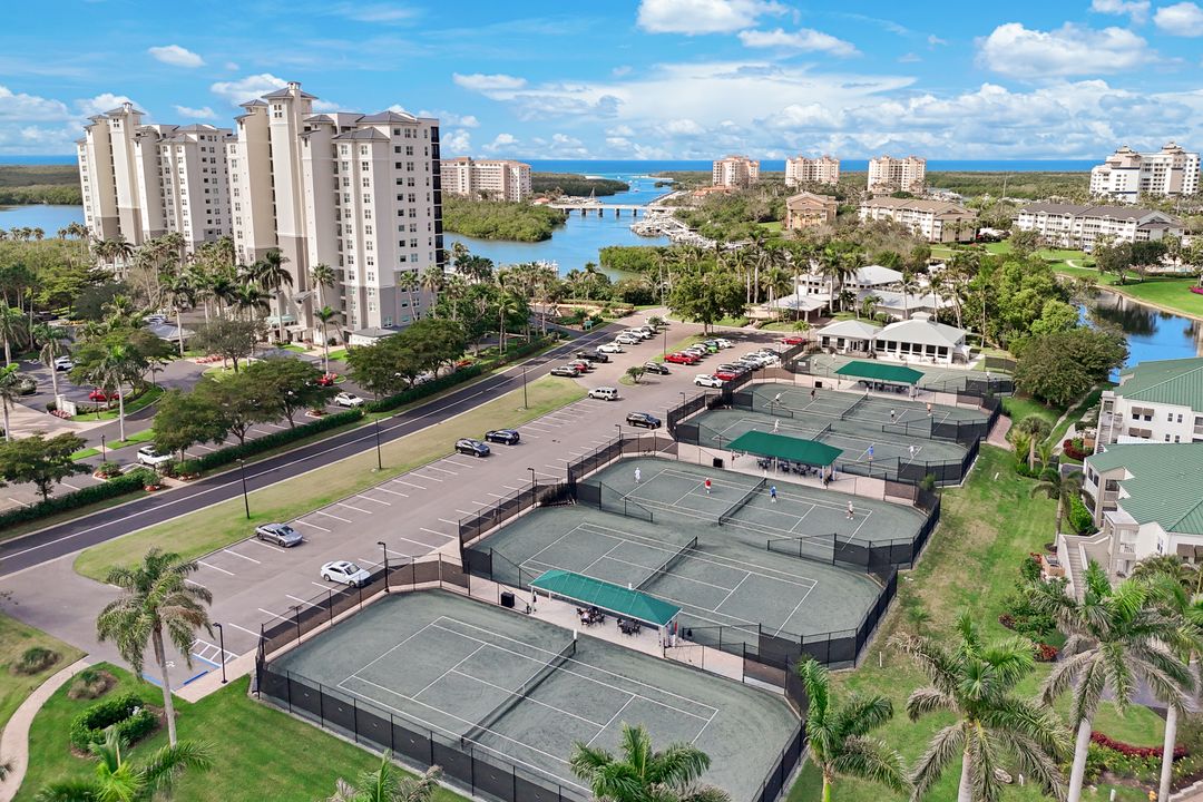 780 Wiggins Bay Dr, Naples, FL 34110