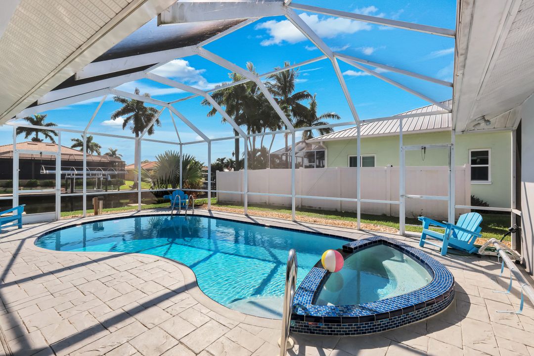 5231 Skylark Ct, Cape Coral, FL 33904