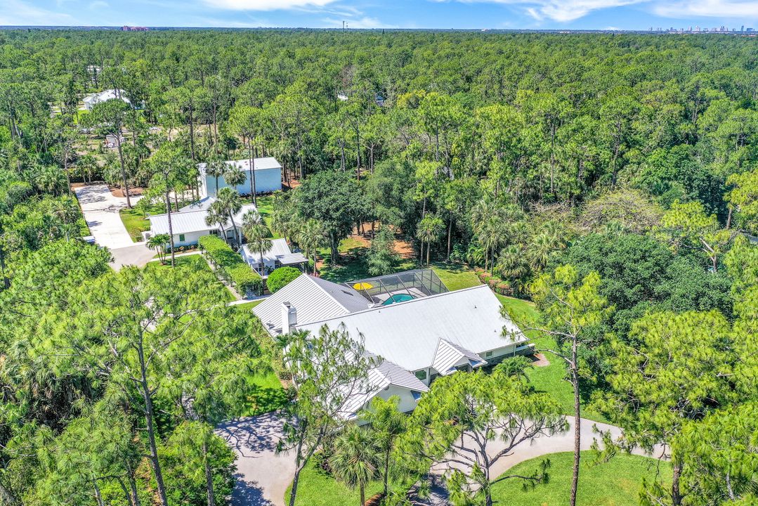 6010 Standing Oaks Ln, Naples, FL 34119