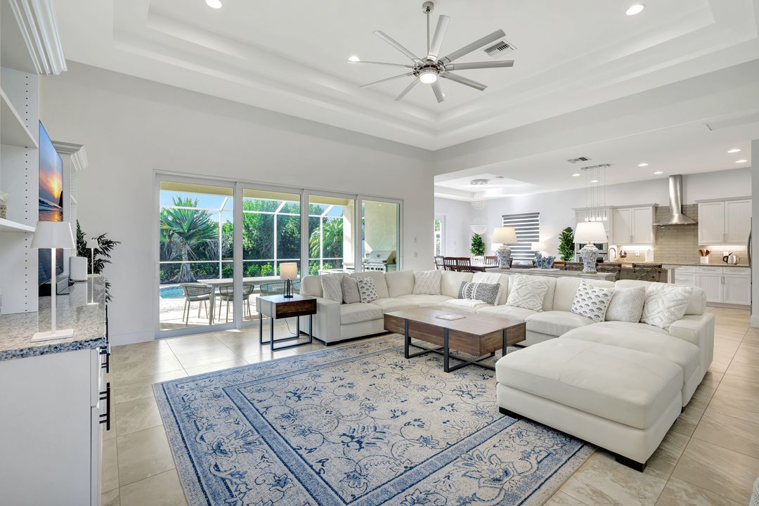 16 Willoughby Dr, Naples, FL 34110