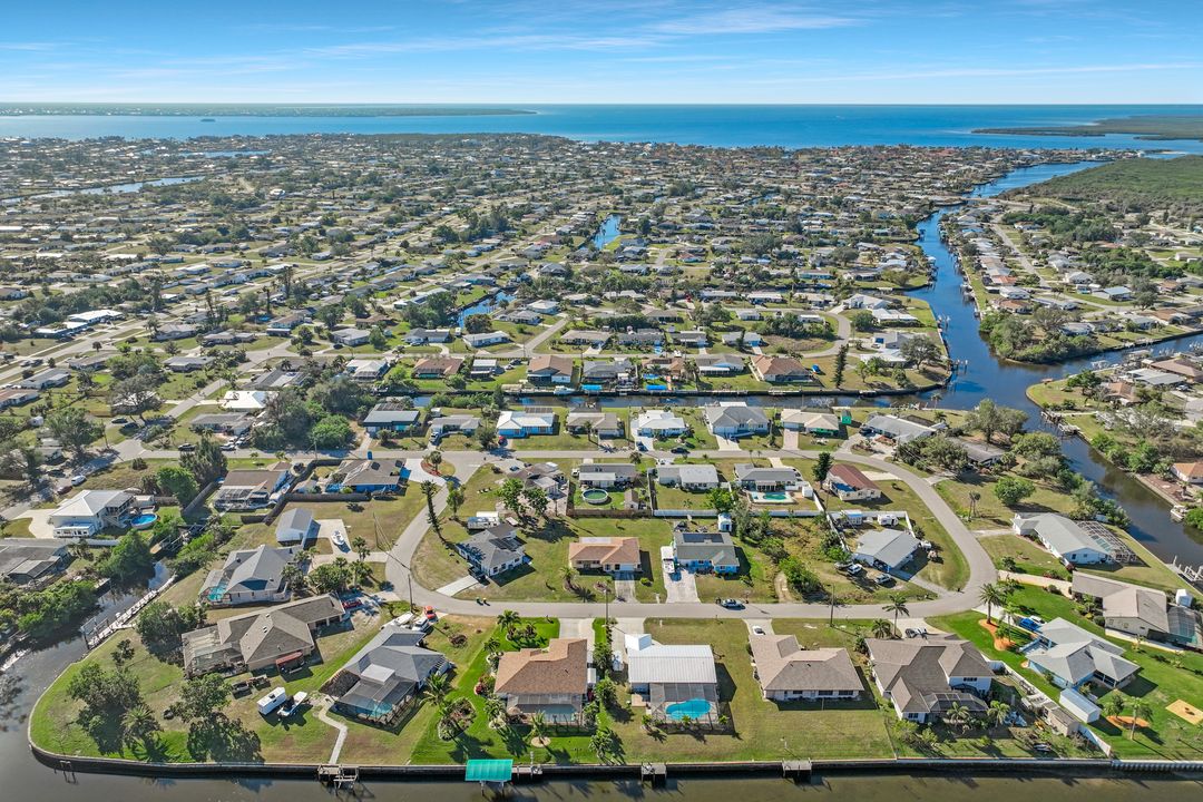 166 Cambridge Dr NW, Port Charlotte, FL 33952