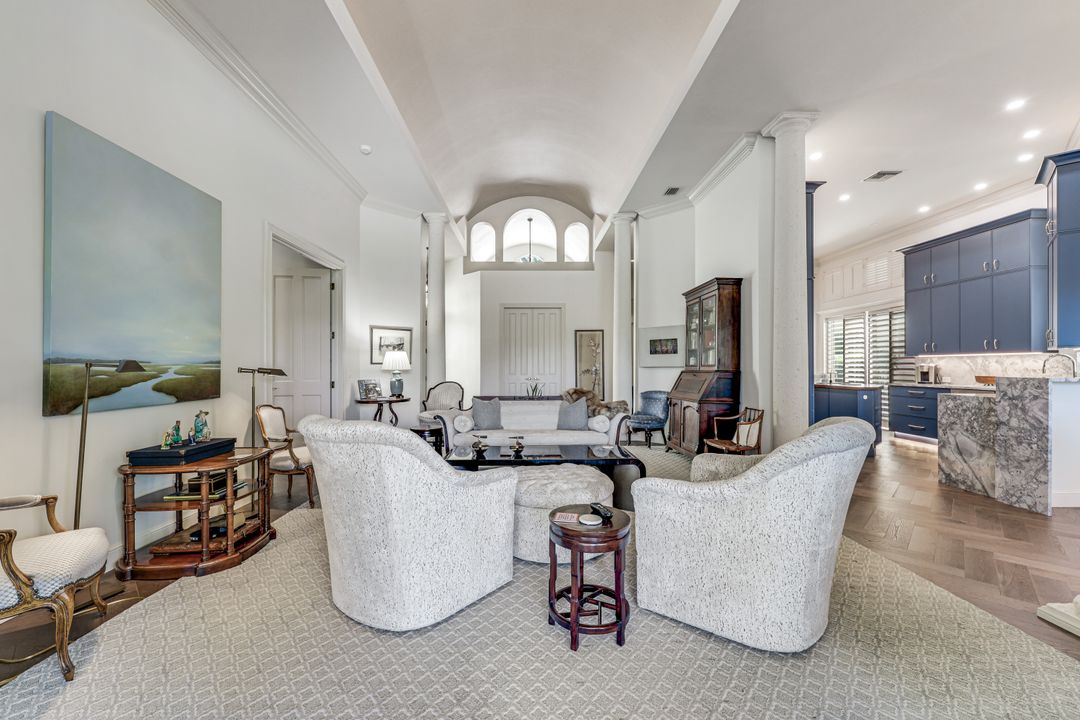 7913 Via Vecchia, Naples, FL 34108