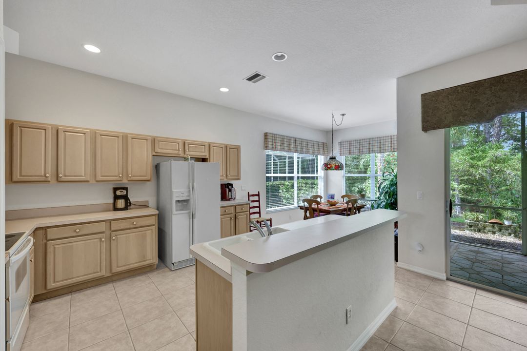 818 Grafton Ct, Naples, FL 34104
