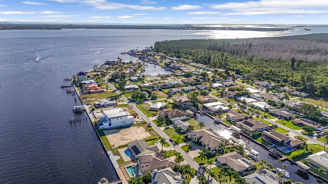 5828 SW 1st Ave, Cape Coral, FL 33914