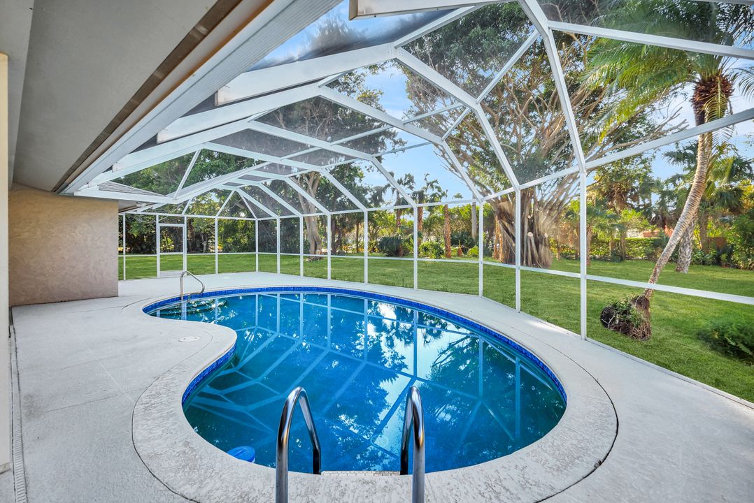 307 Country Club Dr, Naples, FL 34110