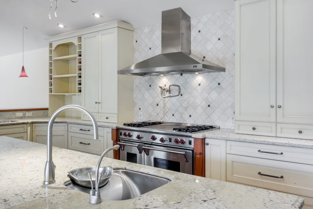 675 Murex Dr, Naples, FL 34102