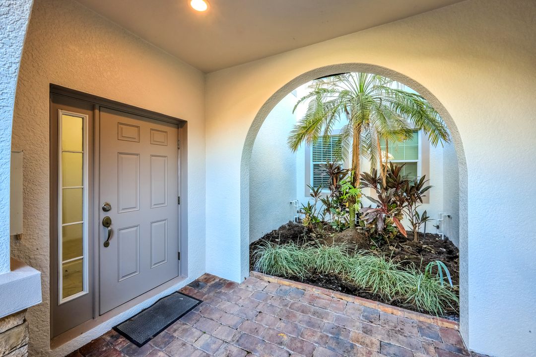 9537 Ironstone Terrace #201, Naples, FL 34120