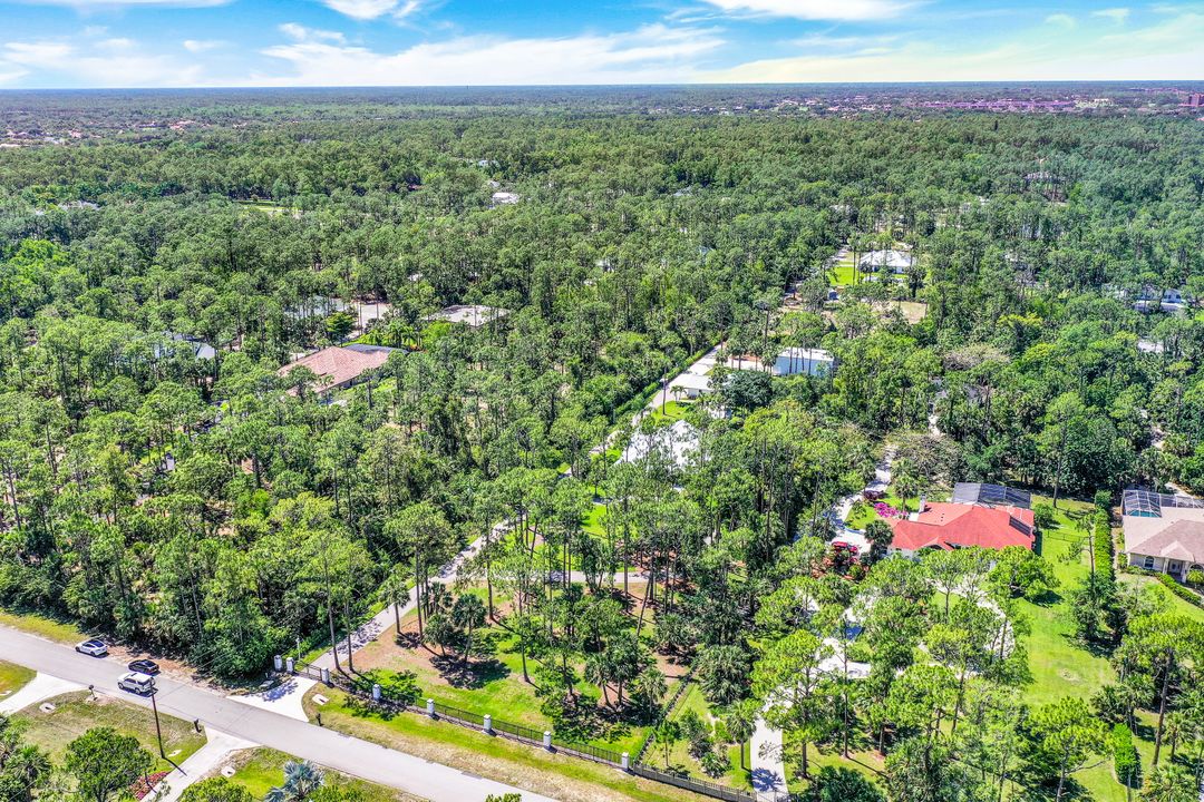 6010 Standing Oaks Ln, Naples, FL 34119