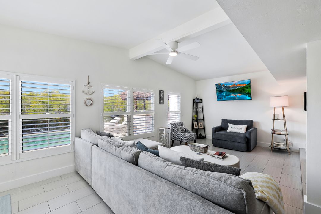 1712 Harbor Ln, Naples, FL 34104