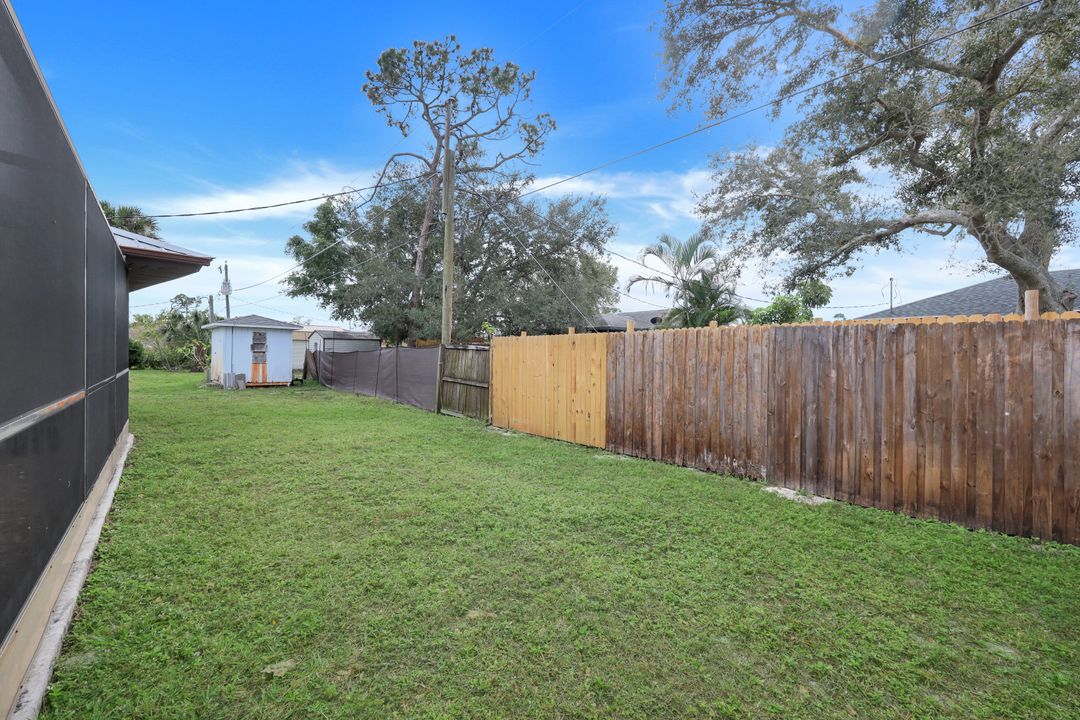 9052 Murcott Dr W, Fort Myers, FL 33967