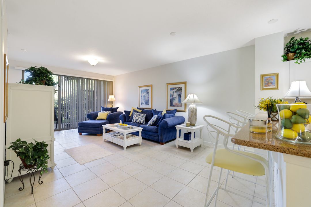 10049 Heather Ln #101, Naples, FL 34119