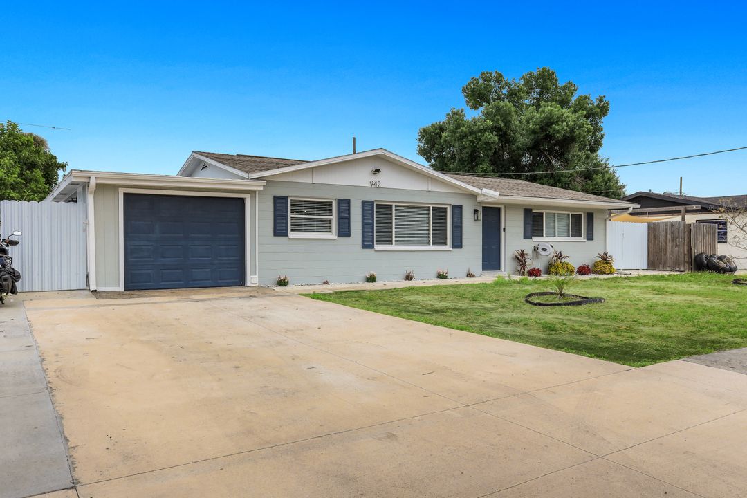 942 Narcissus St, North Fort Myers, FL 33903