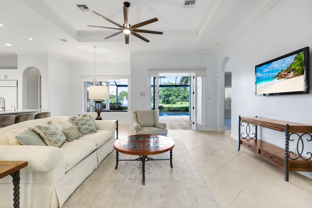 5799 Hammock Isles Dr, Naples, FL 34119
