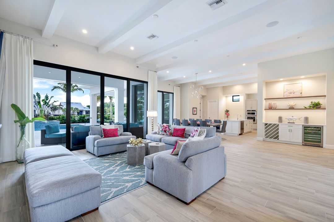 16724 Enclave Cir, Naples, FL 34110