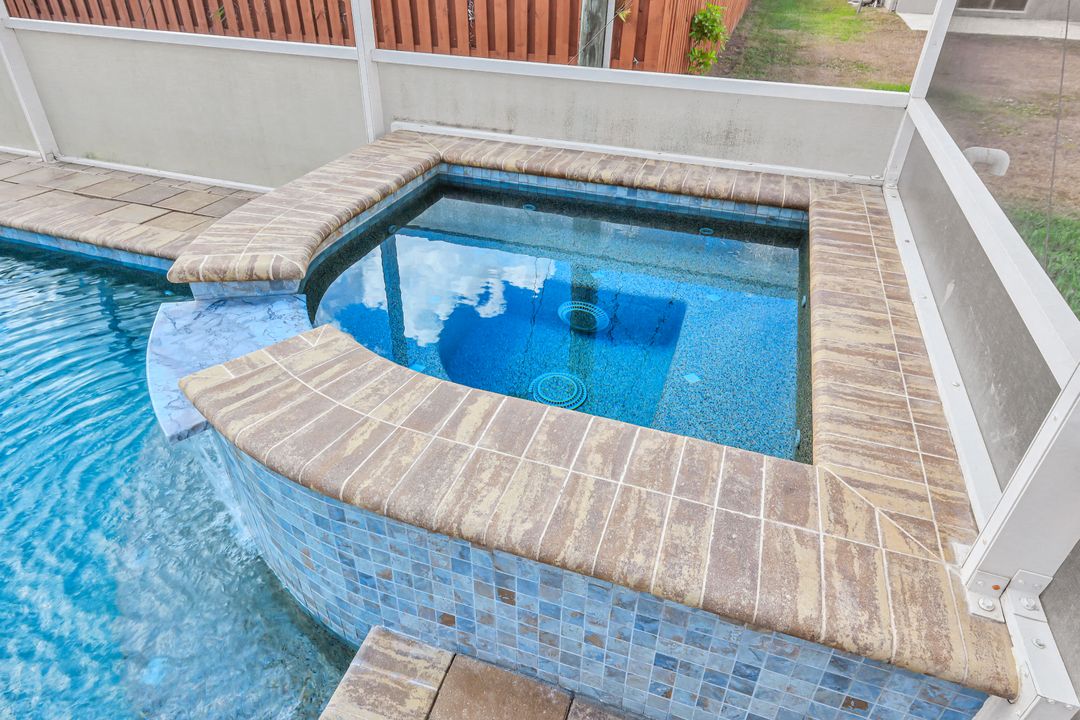 1904 NE 18th Pl, Cape Coral, FL 33909