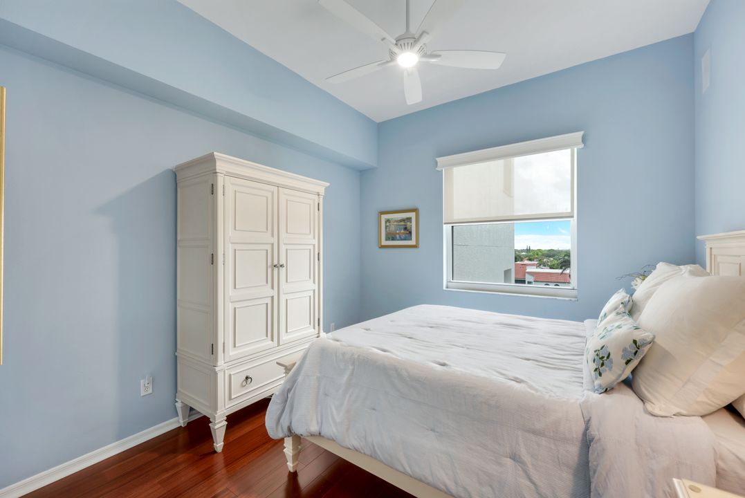 460 Launch Cir #PH06, Naples, FL 34108