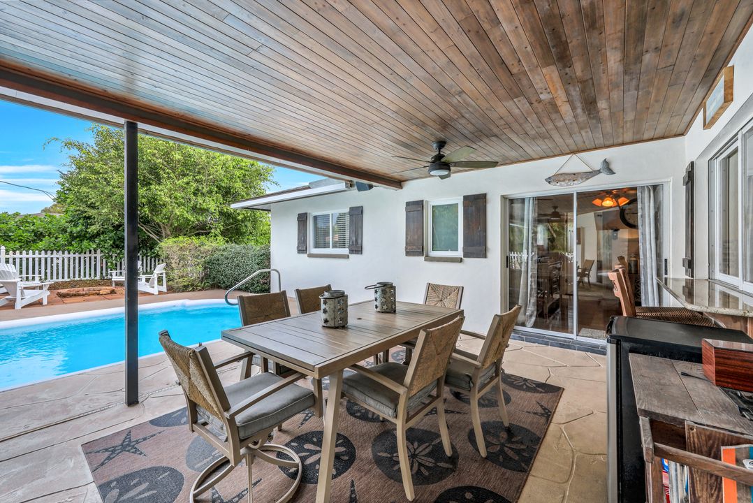 289 Burning Tree Dr, Naples, FL 34105