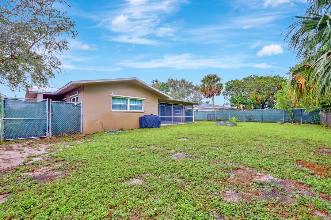 2201 41st Terrace SW, Naples, FL 34116