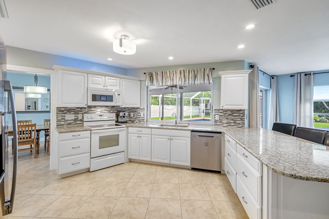 539 Cypress Way E, Naples, FL 34110