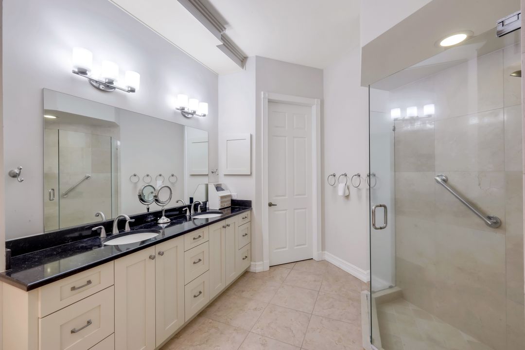 1895 Les Chateaux Blvd #302, Naples, FL 34109