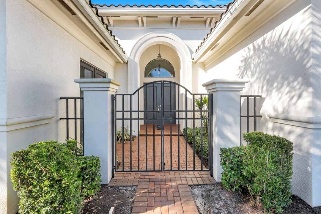 4549 Azalea Dr, Naples, FL 34119