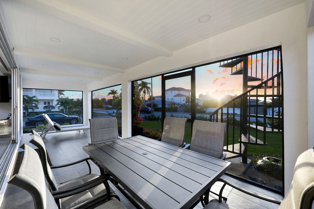 10002 Vanderbilt Dr, Naples, FL 34108