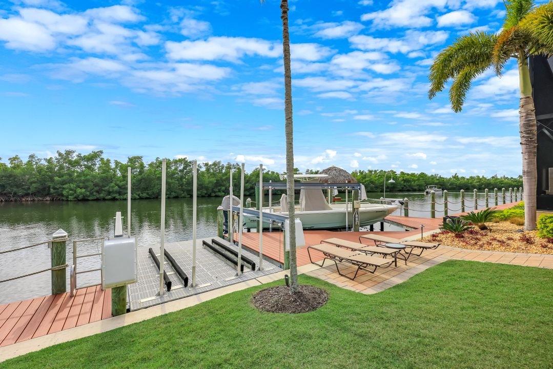 5703 Yardarm Ct, Cape Coral, FL 33914