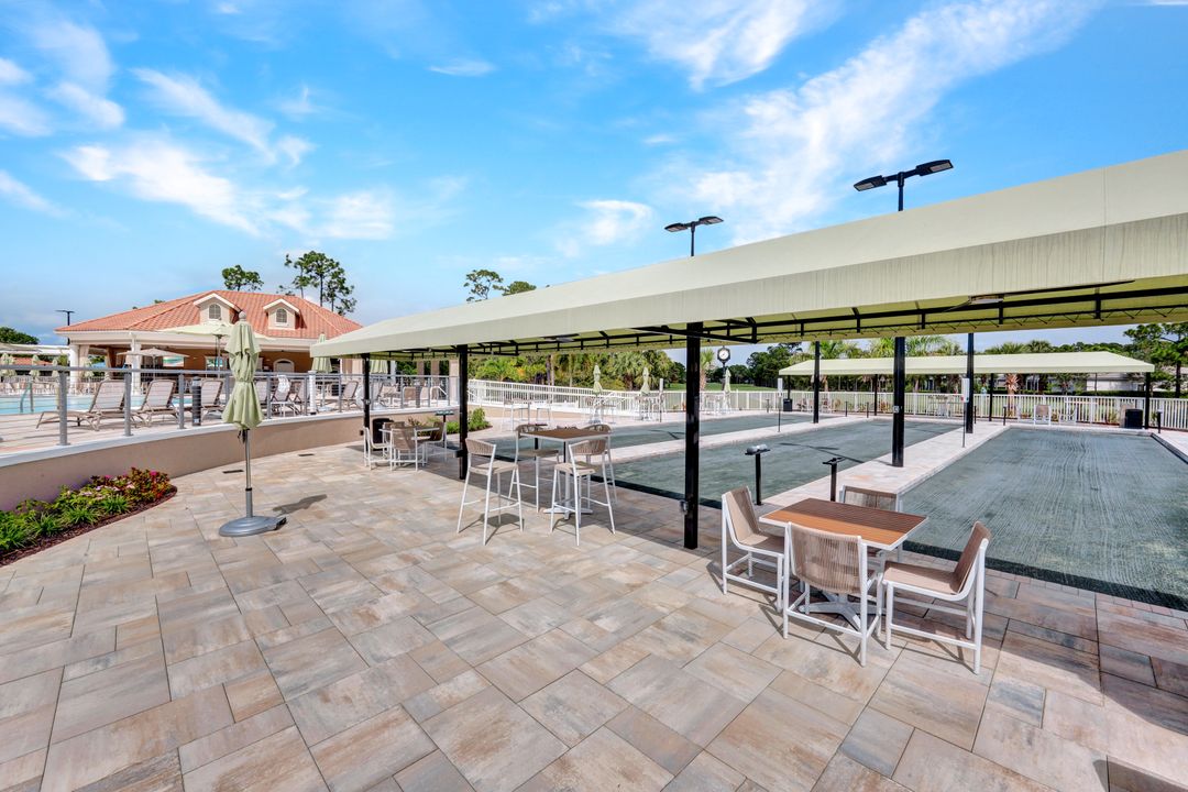 8275 Danbury Blvd #203, Naples, FL 34120
