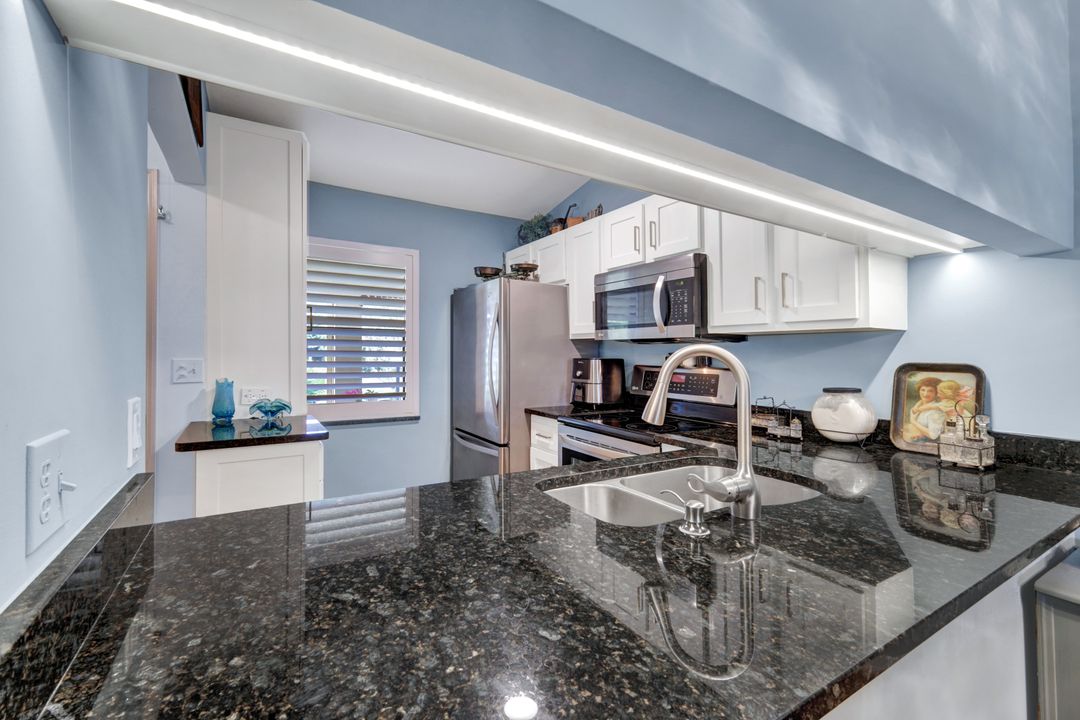 2017 Pine Isle Ln #2017, Naples, FL 34112