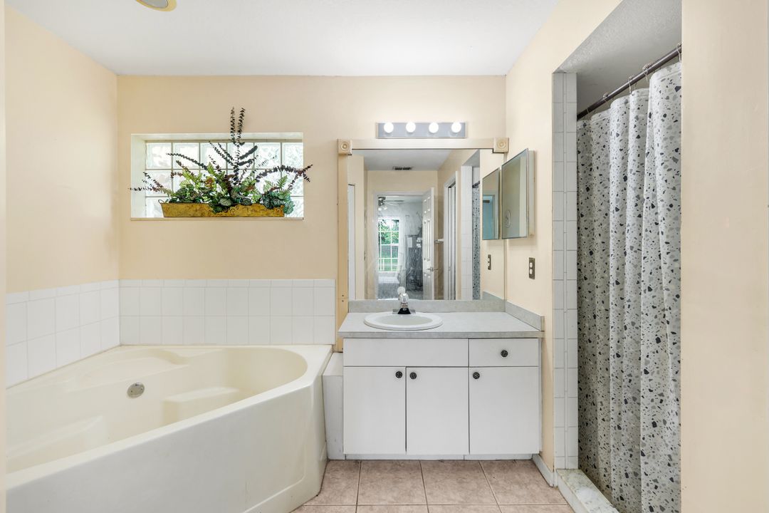 1015 SE 4th Pl, Cape Coral, FL 33990