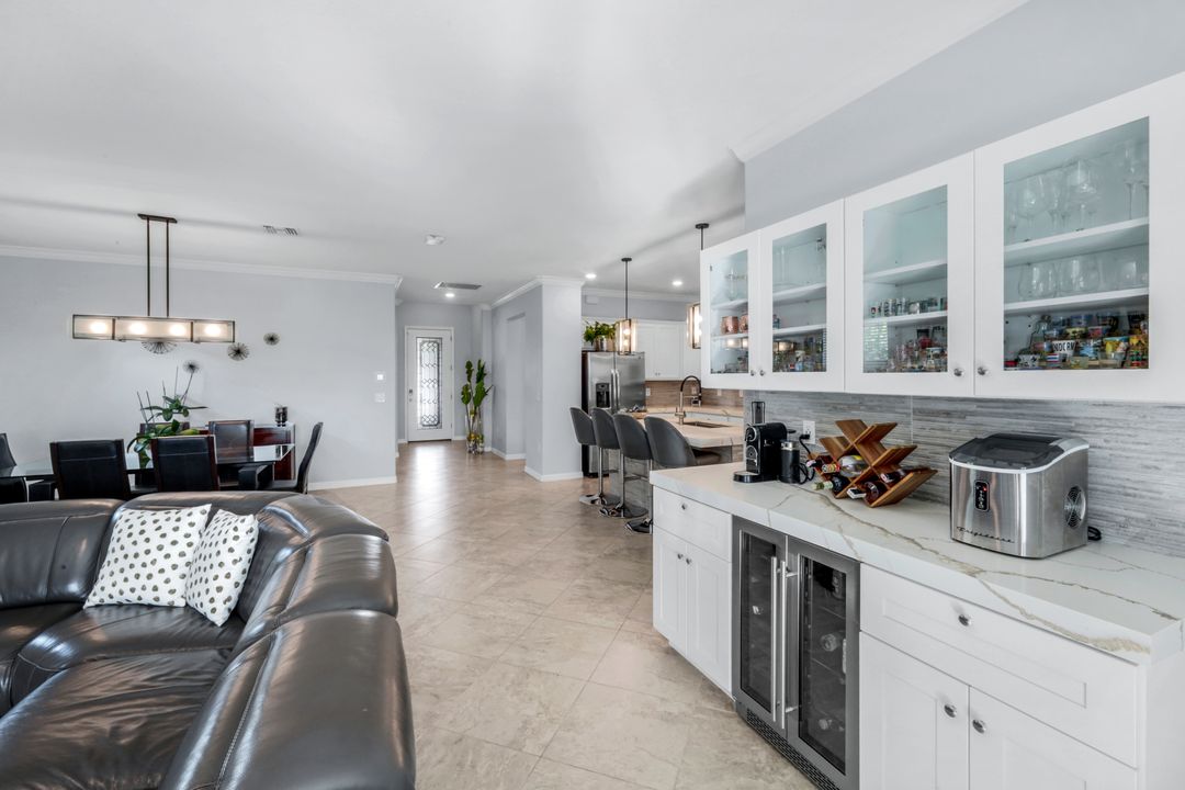 9445 Glenforest Dr, Naples, FL 34120