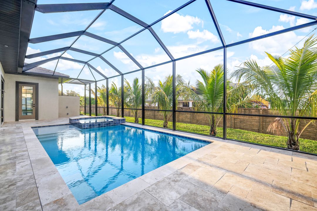 860 Palmetto Pointe Cir, Cape Coral, FL 33991
