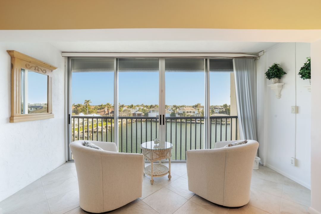300 Park Shore Dr #5C, Naples, FL 34103