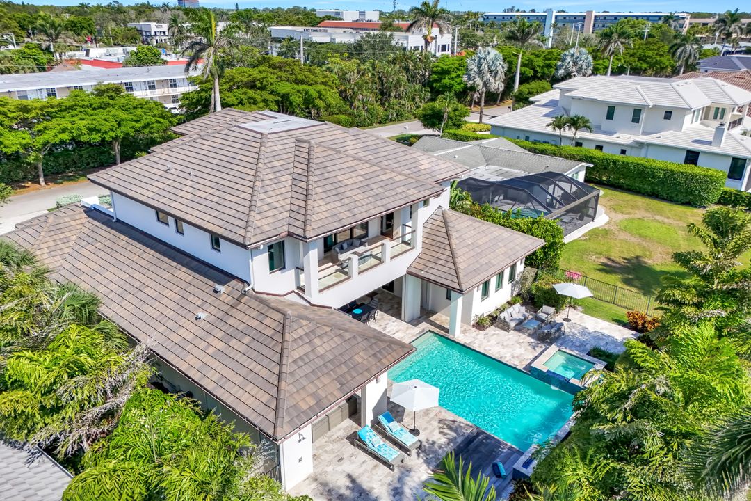 875 Wedge Dr, Naples, FL 34103