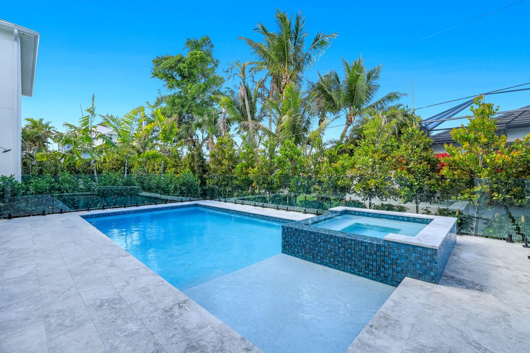 513 92nd Ave N, Naples, FL 34108