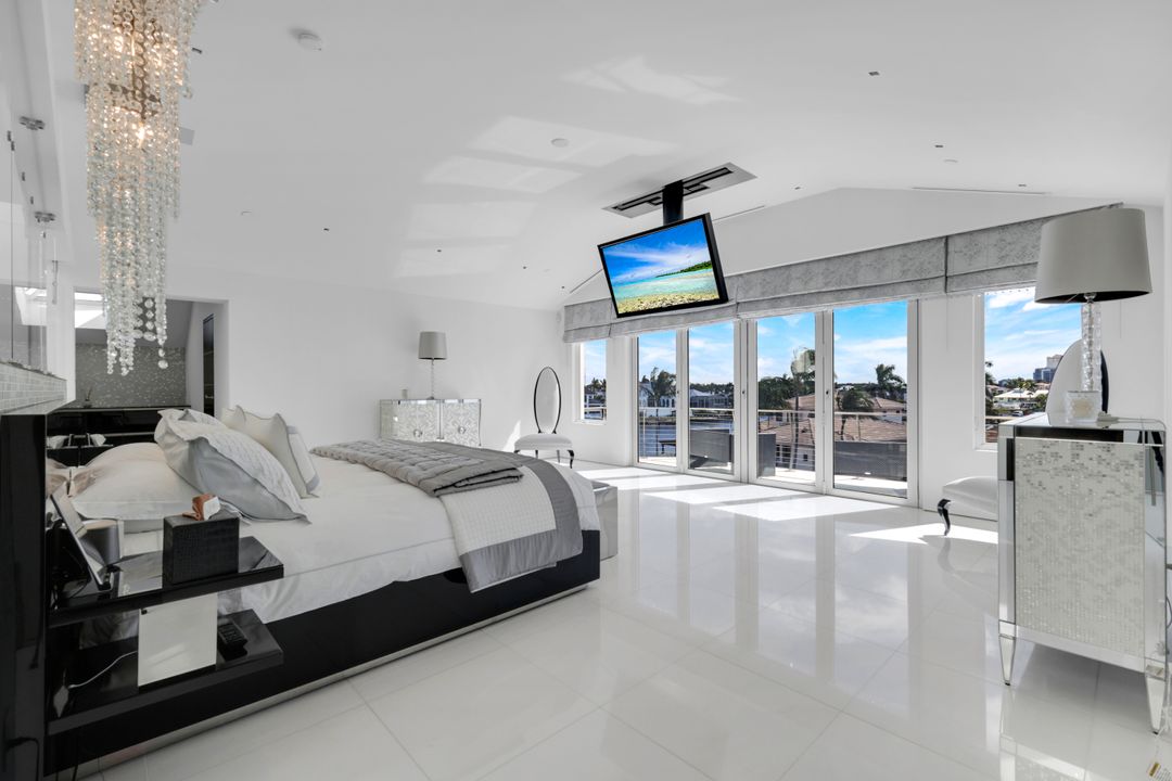 260 Channel Dr, Naples, FL 34108